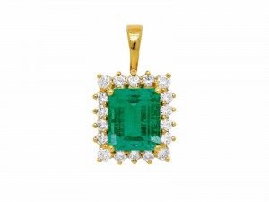 Emerald Pendant at Dupuis Auctioneers